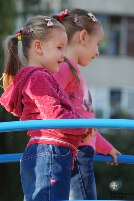 У Луцьку – новий дитячий майданчик. ФОТО